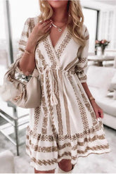 Vestido corto mini con escote en V y corte A